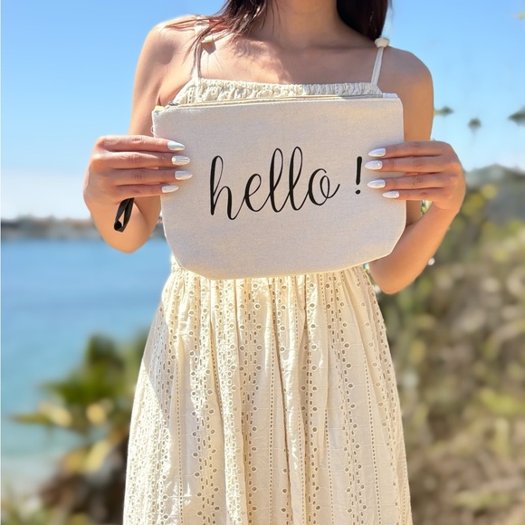 Hello Pouch - Picture 2 of 4